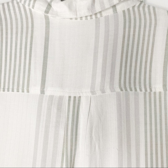 NWT Romeo & Juliet Couture | V Neck Stripped Top - Picture 6 of 8